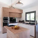 House Near Porto-vecchio, Quiet Vila